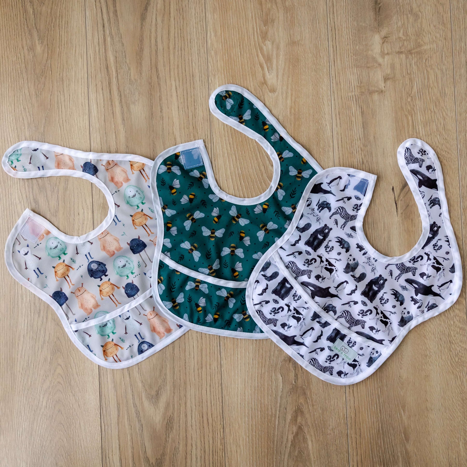 Bear & Moo Classic Bib | Bees & Leaves